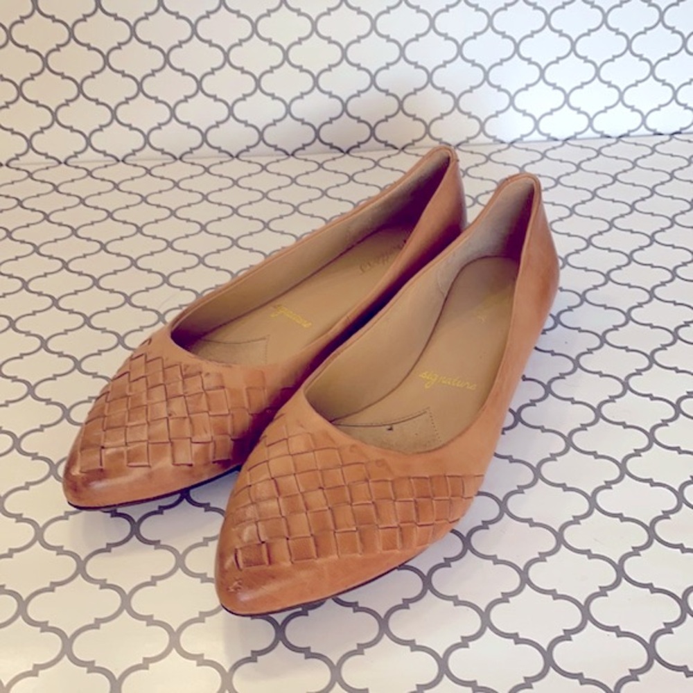 Trotter woven leather tan flats. Size 10N